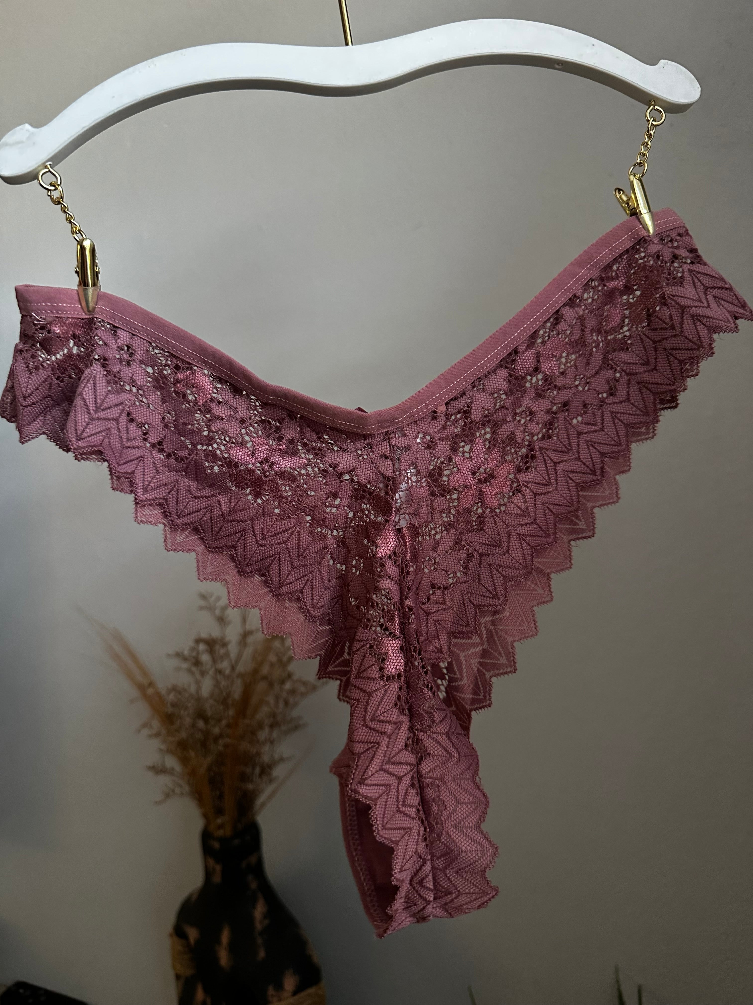 Color thongs