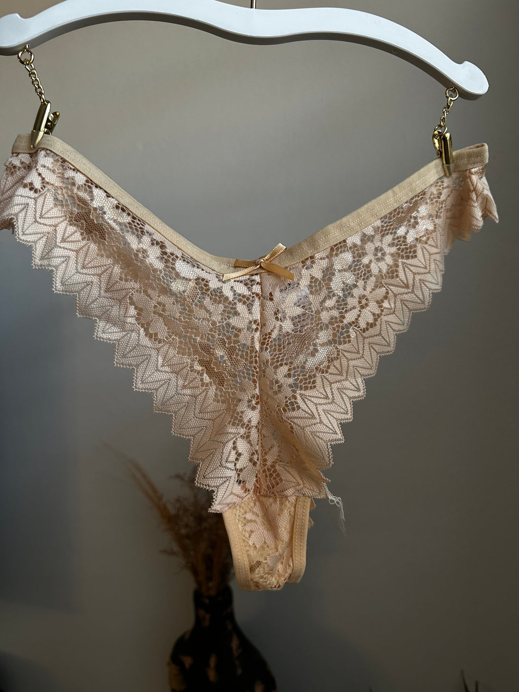 Color thongs